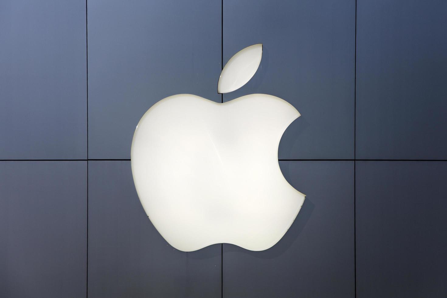 Tokio, Japan, 2016 - Detail aus dem Apple Shop in Tokio, Japan. Apple ist ein amerikanischer multinationaler Konzern, der 1976 in Cupertino, Kalifornien, gegründet wurde. foto