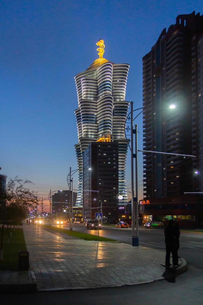 Pyongyang, Nordkorea, 2016 - Mirae Scientist Street Unha Tower in Pyongyang, Nordkorea. Dieser 53-stöckige Turm ist das höchste Gebäude in der Mirae Scientists Street, das 2015 eröffnet wurde. foto