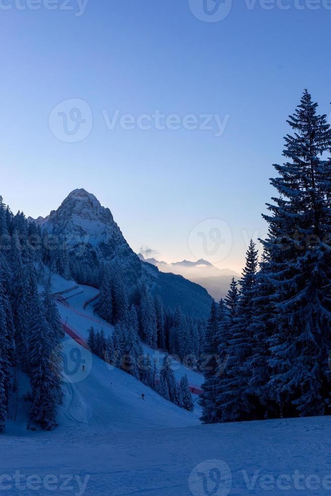 Panoramablick auf die Skipisten in Garmisch Partenkirchen foto