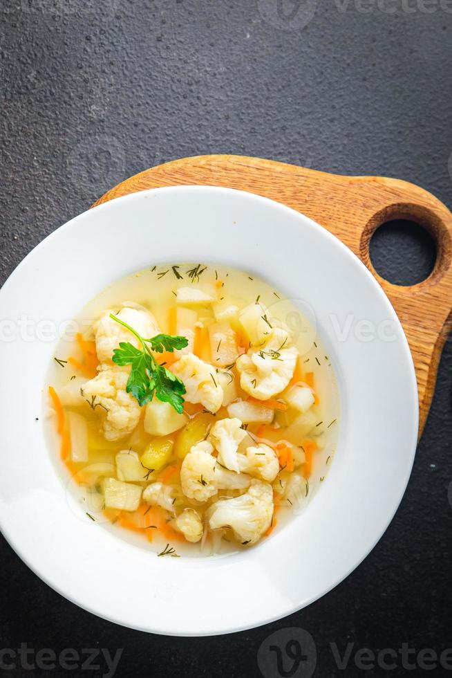 Blumenkohlsuppe Gemüse erster Gang vegetarisches Essen foto