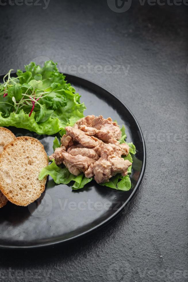 Dorschlebersalat frische Meeresfrüchte gesunde Mahlzeit foto