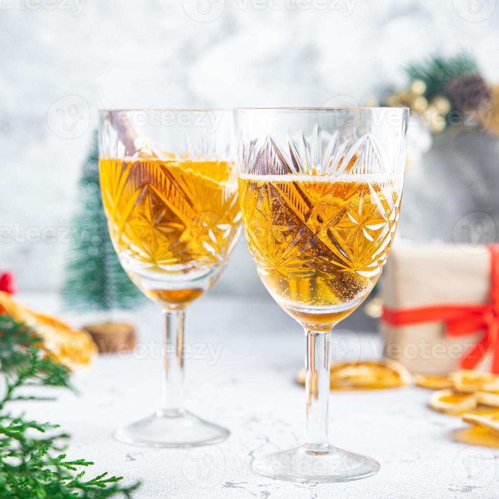 Glas Champagner Sekt Urlaub Weihnachtscocktail Party Glühwein foto