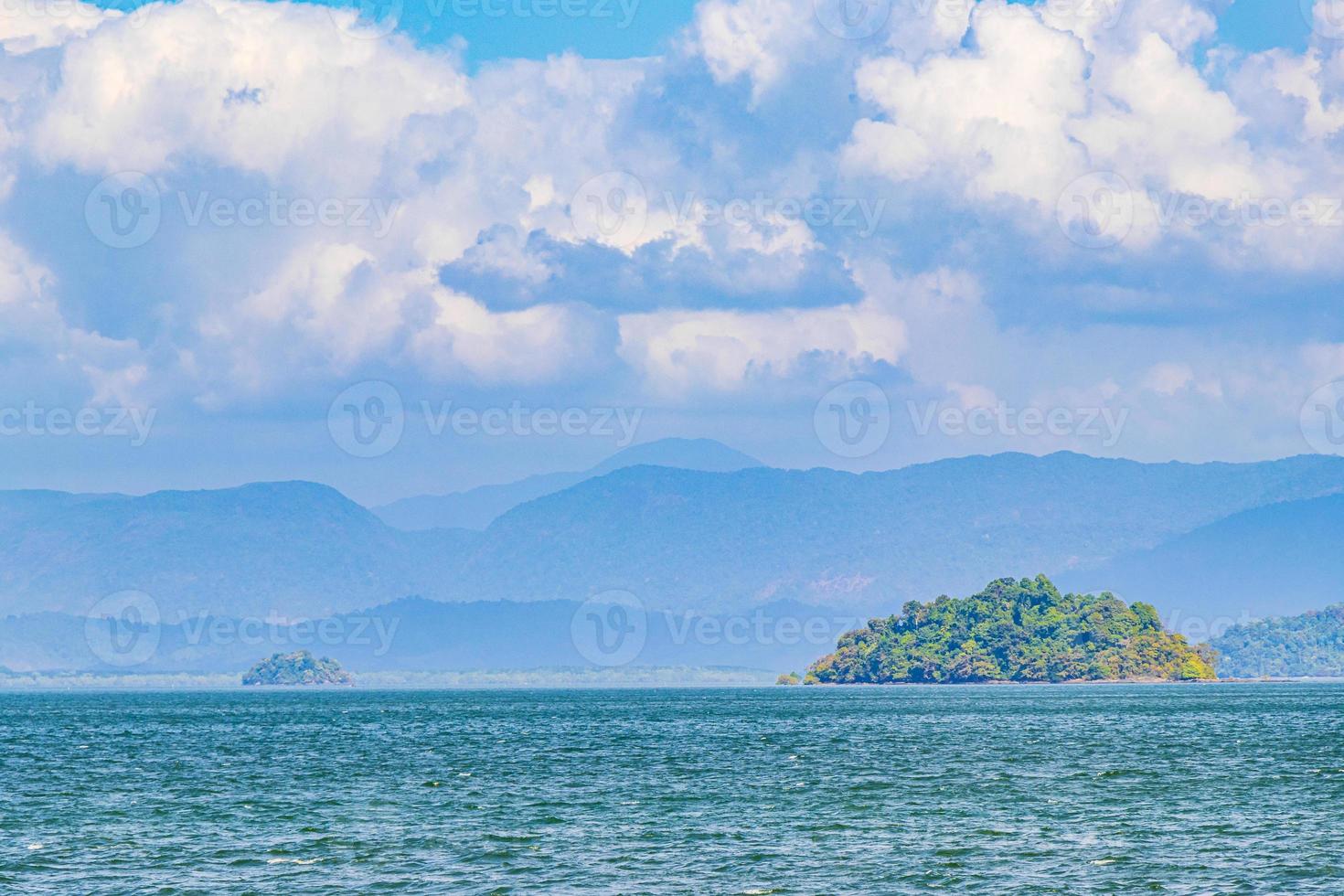 tropische paradiesinseln koh phayam koh chang landschaft ranong thailand. foto