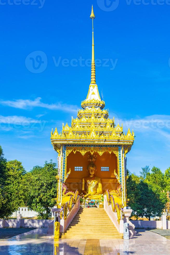 goldener buddha wat phadung tham phothi tempel khao lak thailand. foto