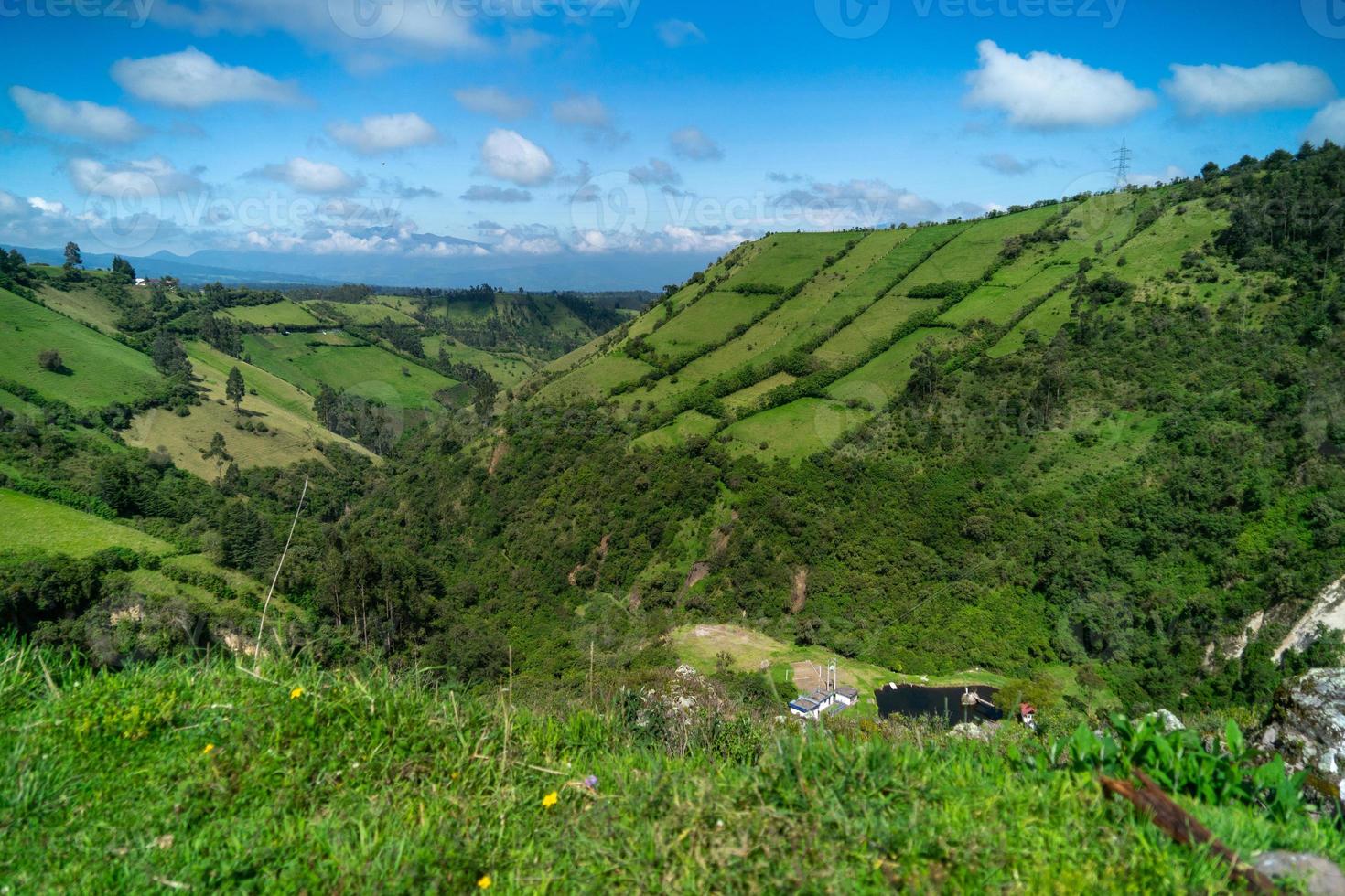 sanfte hügel in ecuador foto