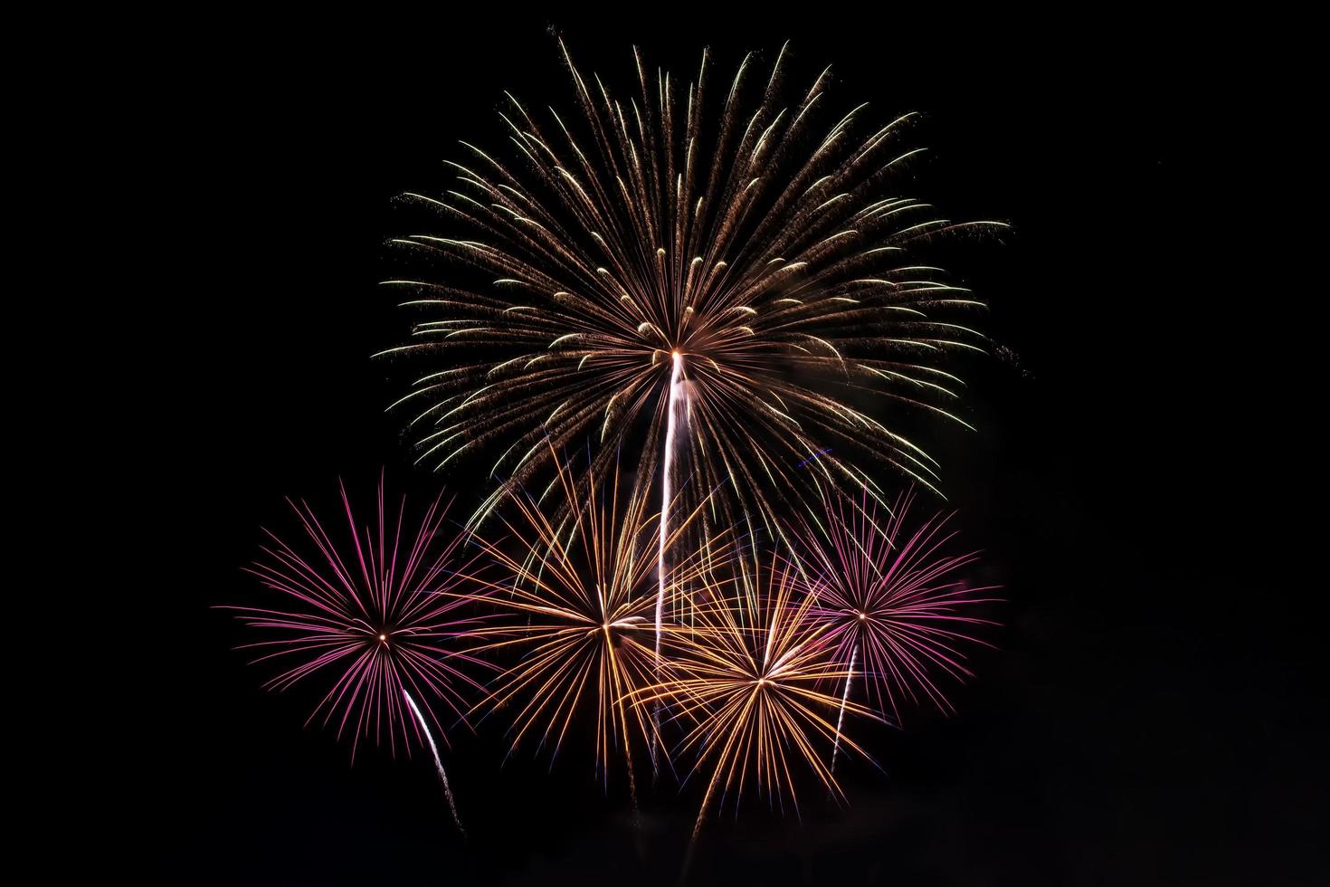 buntes Feuerwerk für den Hintergrund foto