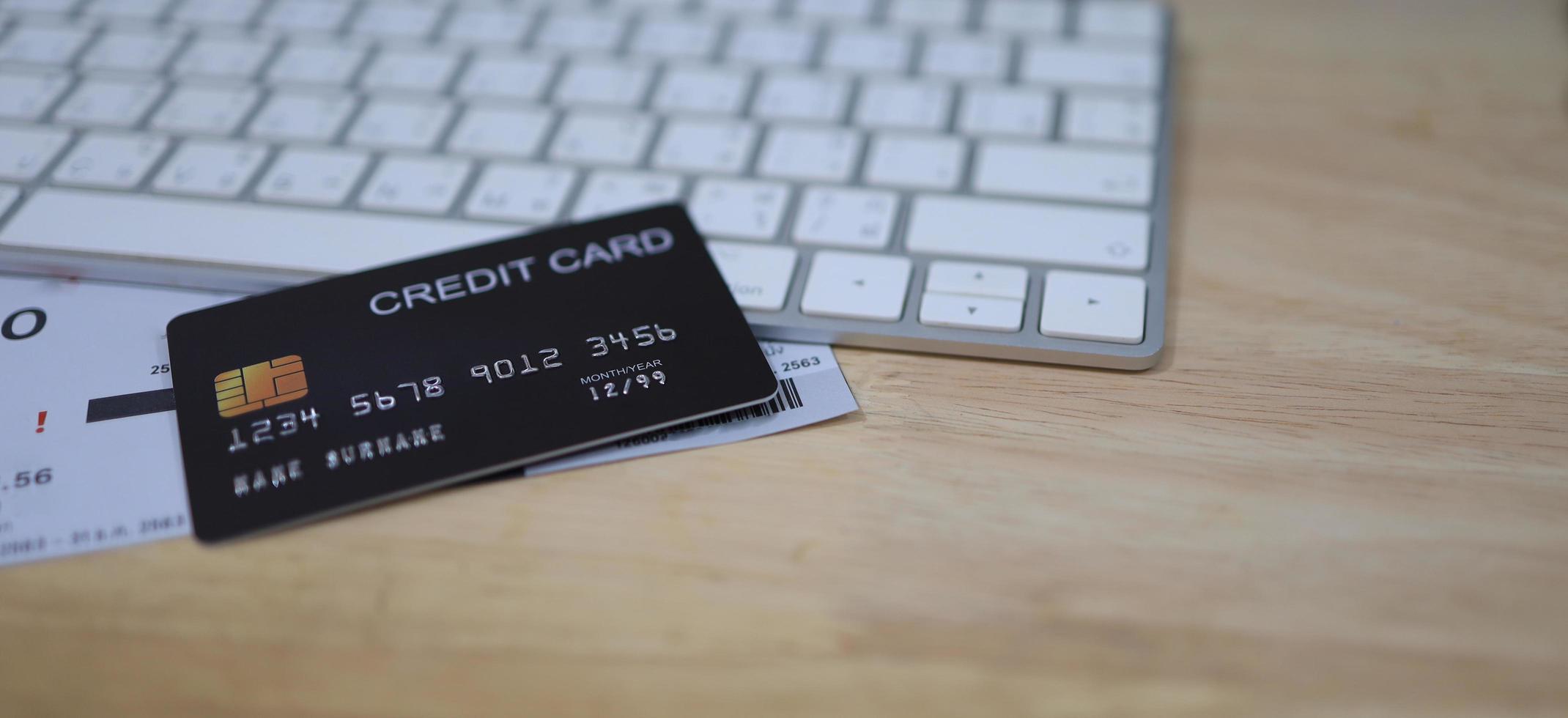 Kreditkartenfinanzierungskonzept, Online-Shopping, finanzielle Sicherheit. foto