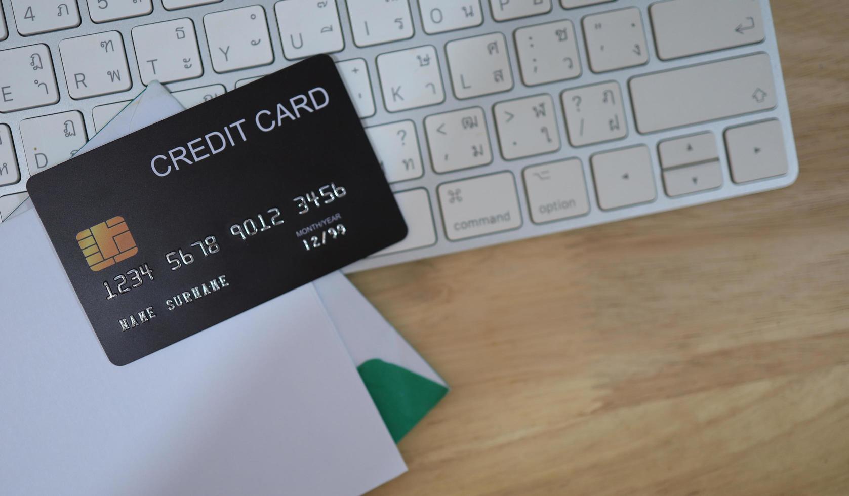 Kreditkartenfinanzierungskonzept, Online-Shopping, finanzielle Sicherheit. foto