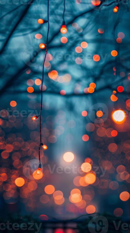 Bokeh von warm Beleuchtung gegen ein cool Blau Himmel foto