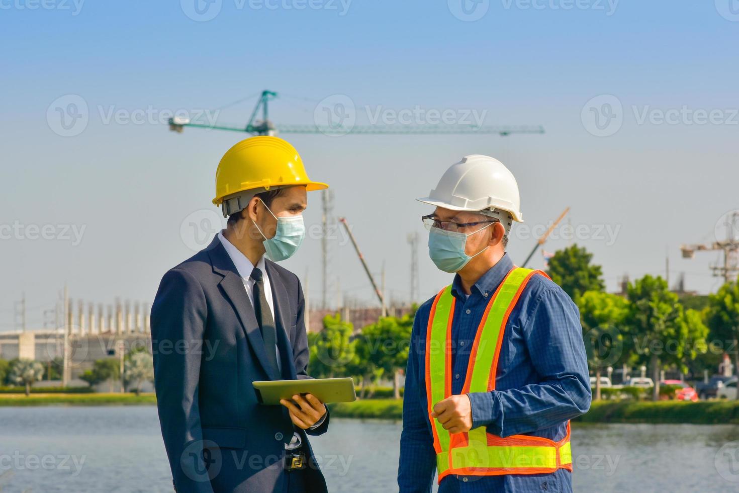 Ingenieurservice vor Ort Inspektion im Hausbau foto