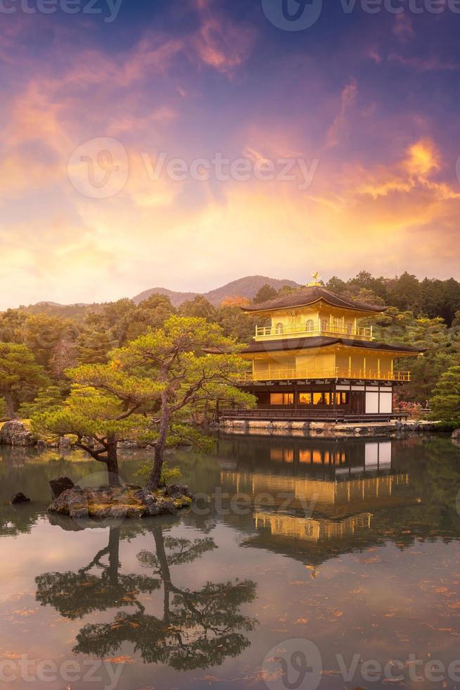 Kinkakuji-Tempel der Tempel des goldenen Pavillons ein buddhistischer Tempel in Kyoto, Japan foto