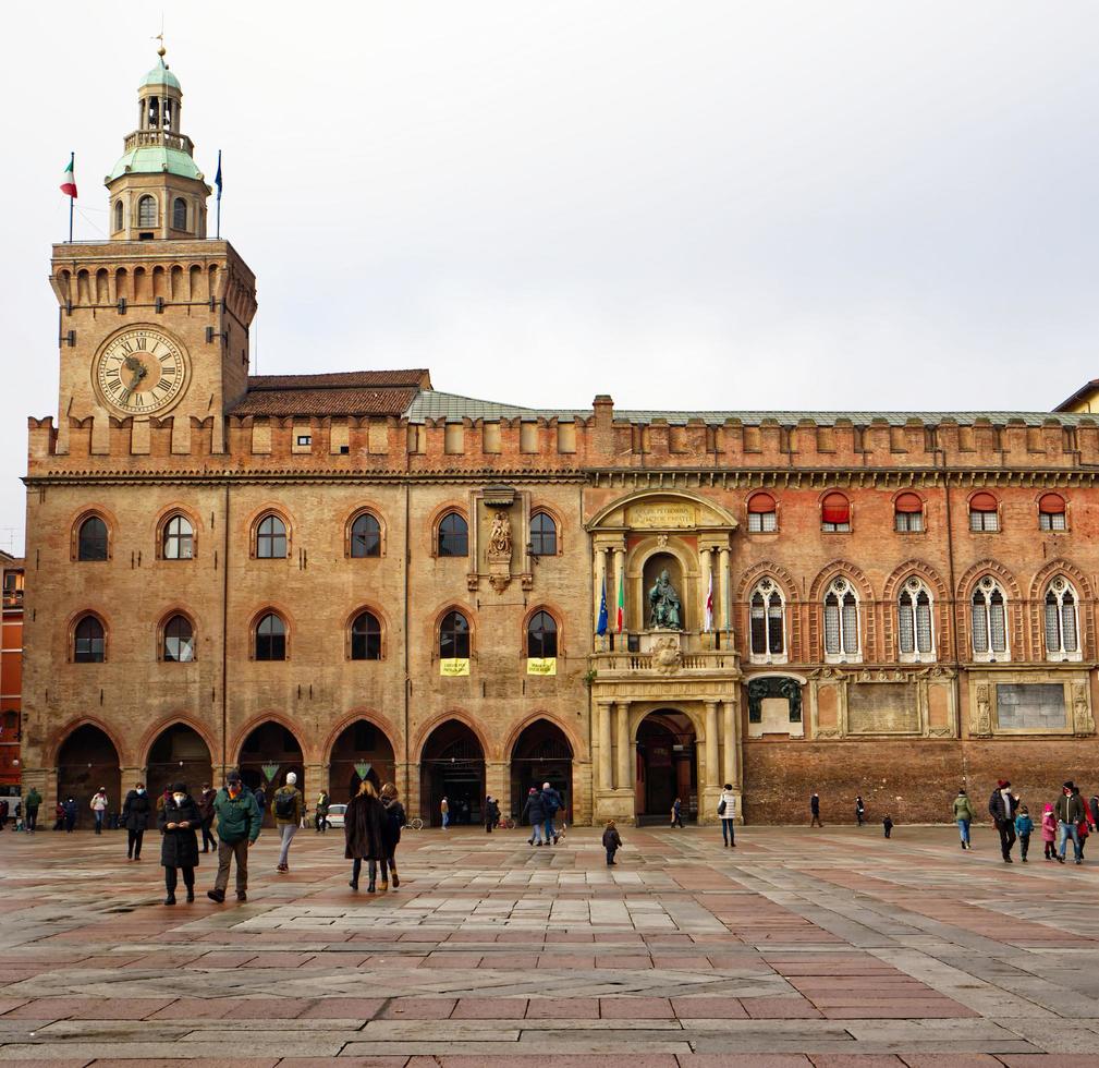 Uhrturm des palazzo comunale, palazzo d'accursio. Bologna, Italien. foto