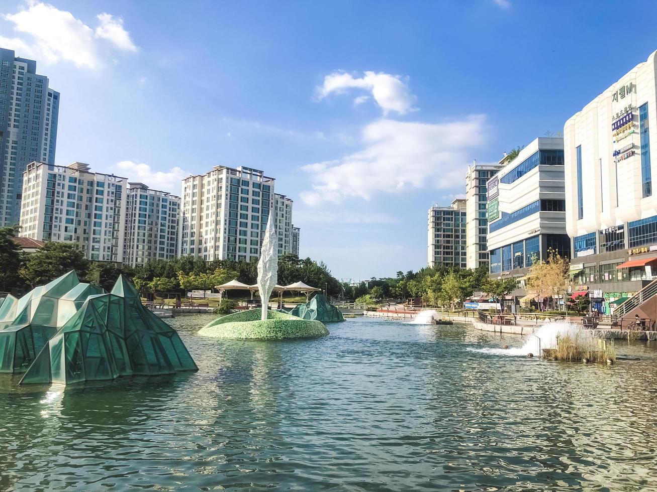 incheon, südkorea - 2021 - Wasserpark mit Springbrunnen foto