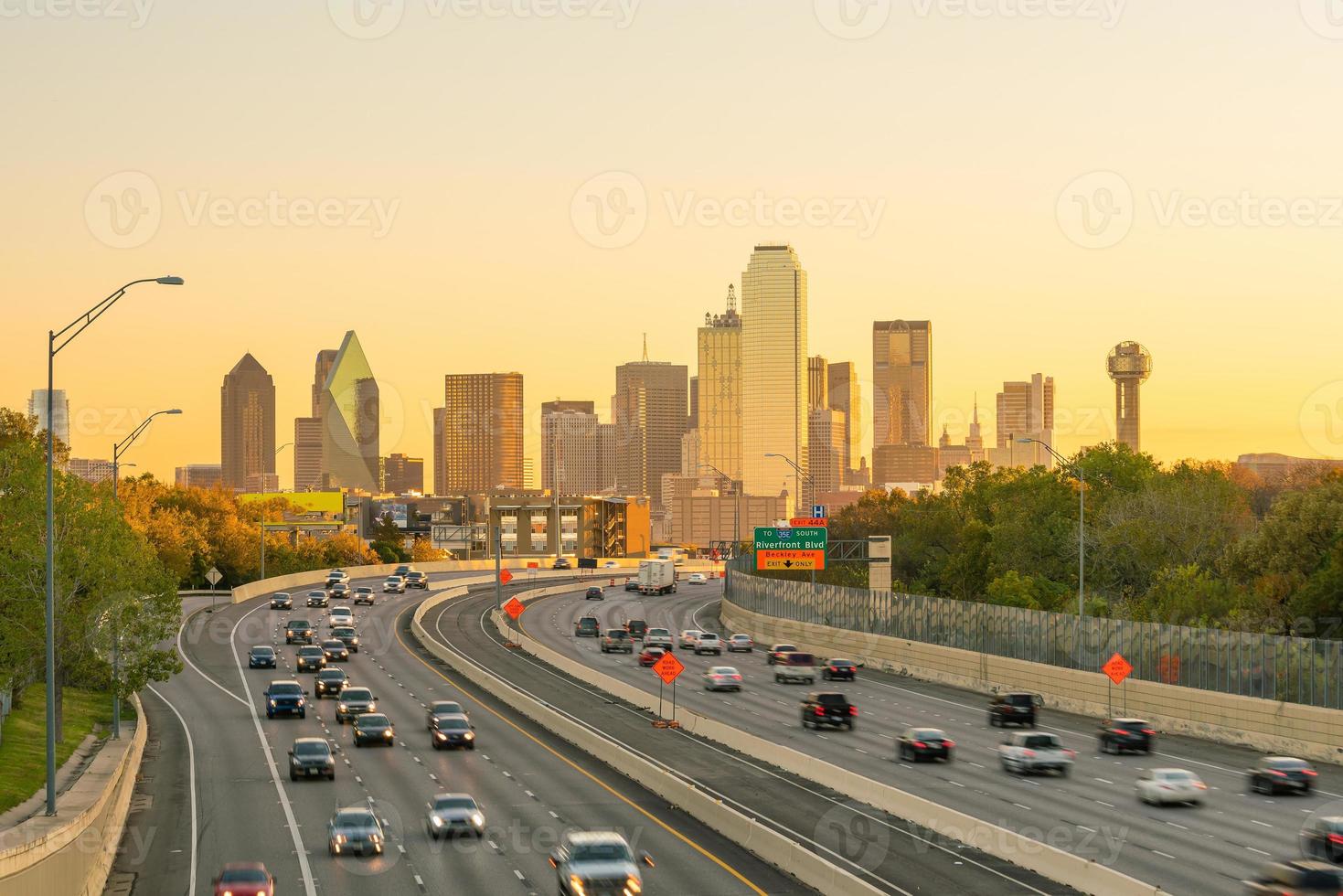 Dallas Innenstadt Skyline in der Dämmerung, Texas foto