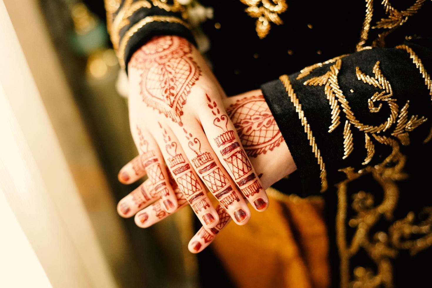 Braut-Henna schön und einzigartig in der Hand der Braut geschnitzt foto