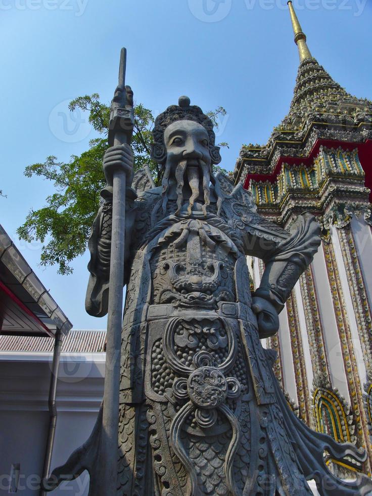 Steinstatue im Wat Phra Chetuphonwat Pho von Thailand. foto