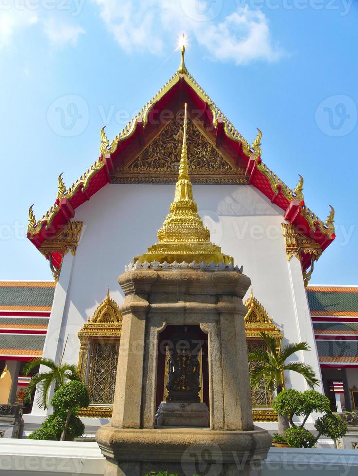 Wat Phra Chetuphonwat Pho befindet sich hinter dem prächtigen Tempel des Smaragd-Buddhas. foto