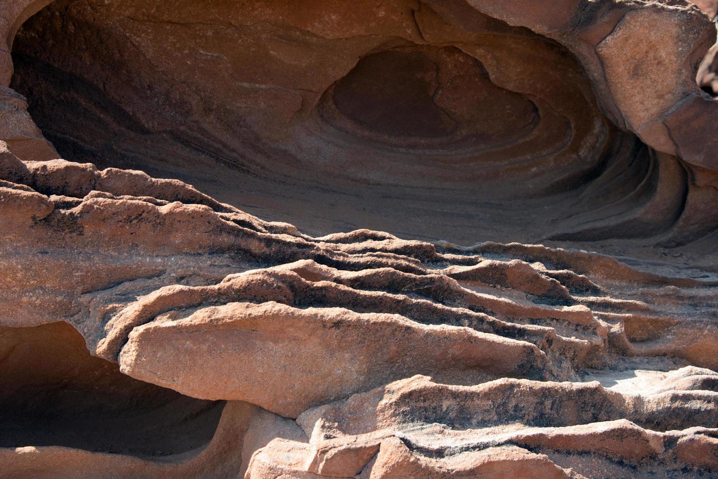 schöne geologische Formation. Sandstein mit Schichten. Damaraland, Namibia. foto