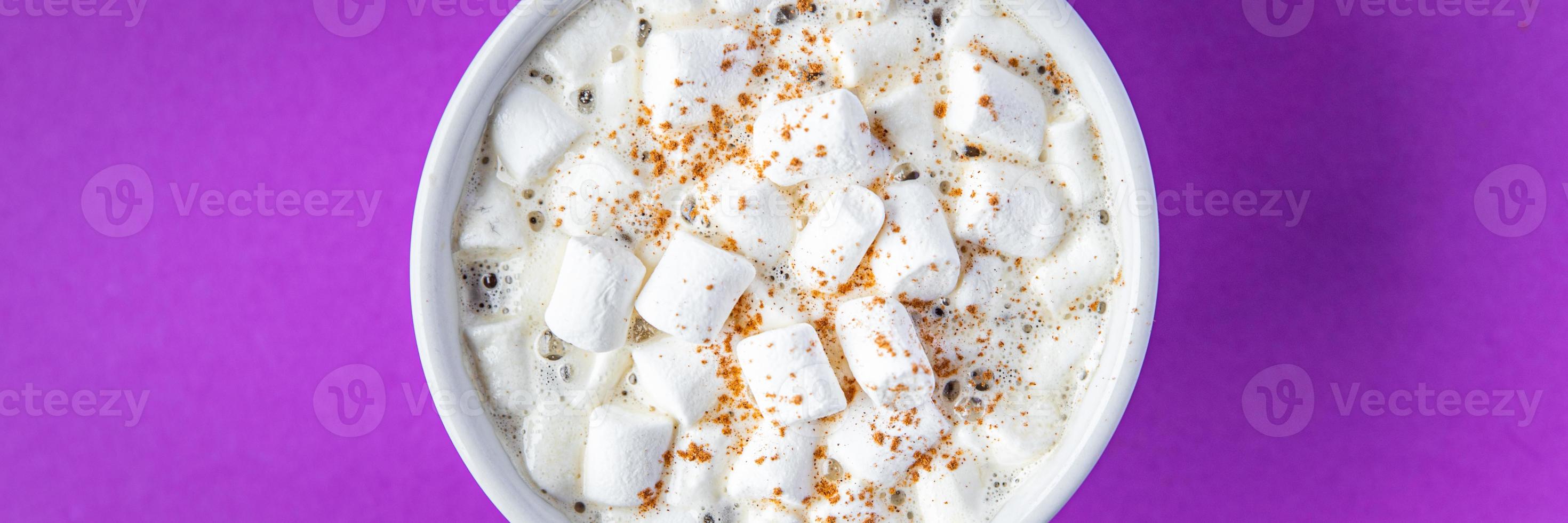 Kakao mit Marshmallows heißer Kaffee trinken süßes Getränk foto