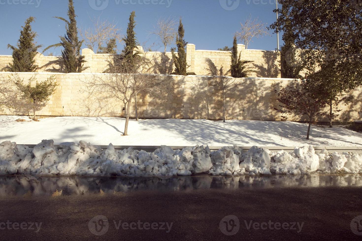 Schnee in Jerusalem und den umliegenden Bergen foto