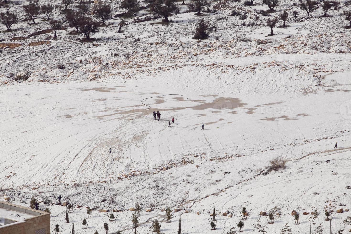 Schnee in Jerusalem und den umliegenden Bergen foto