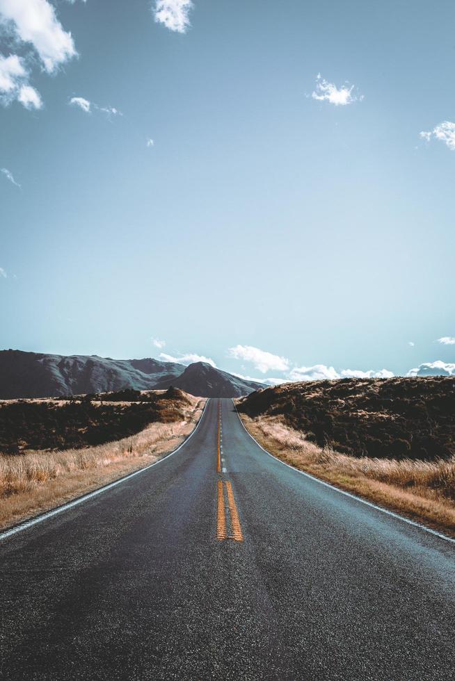 Offene Straße, um die Welt zu erkunden foto