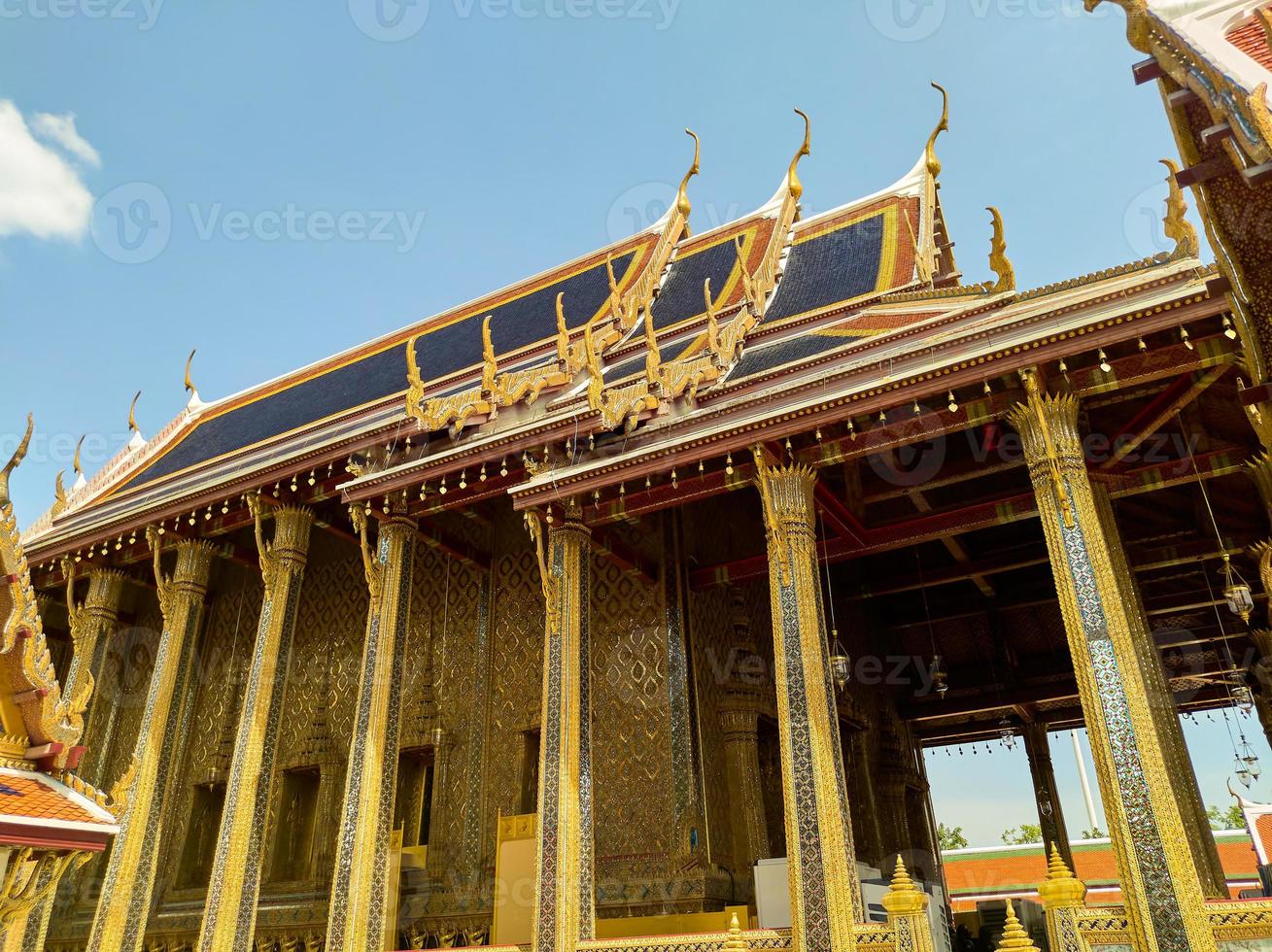 großer palast wat phra kaewtemple des smaragdgrünen buddhalandmark von thailand, den touristen aus aller welt nicht verpassen. foto