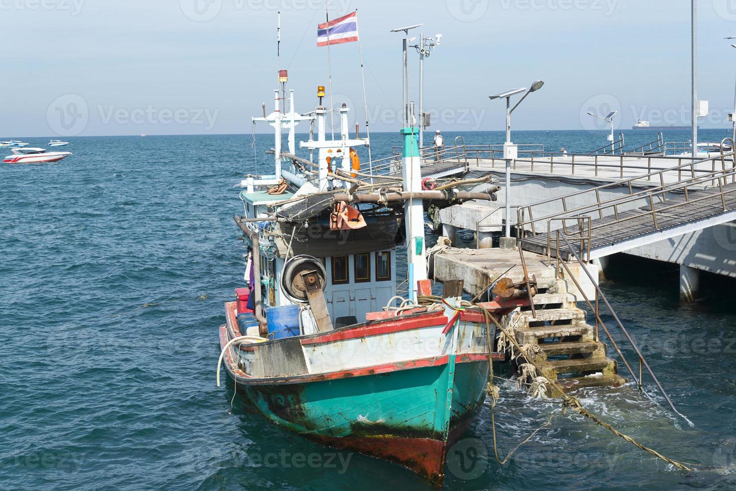 Fischerboot auf dem Dock. foto