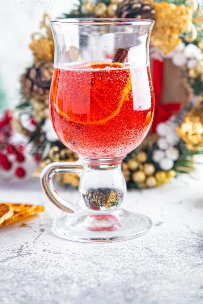 Glühwein Sekt Urlaub Weihnachtscocktail Beeren Süßes Dessert foto