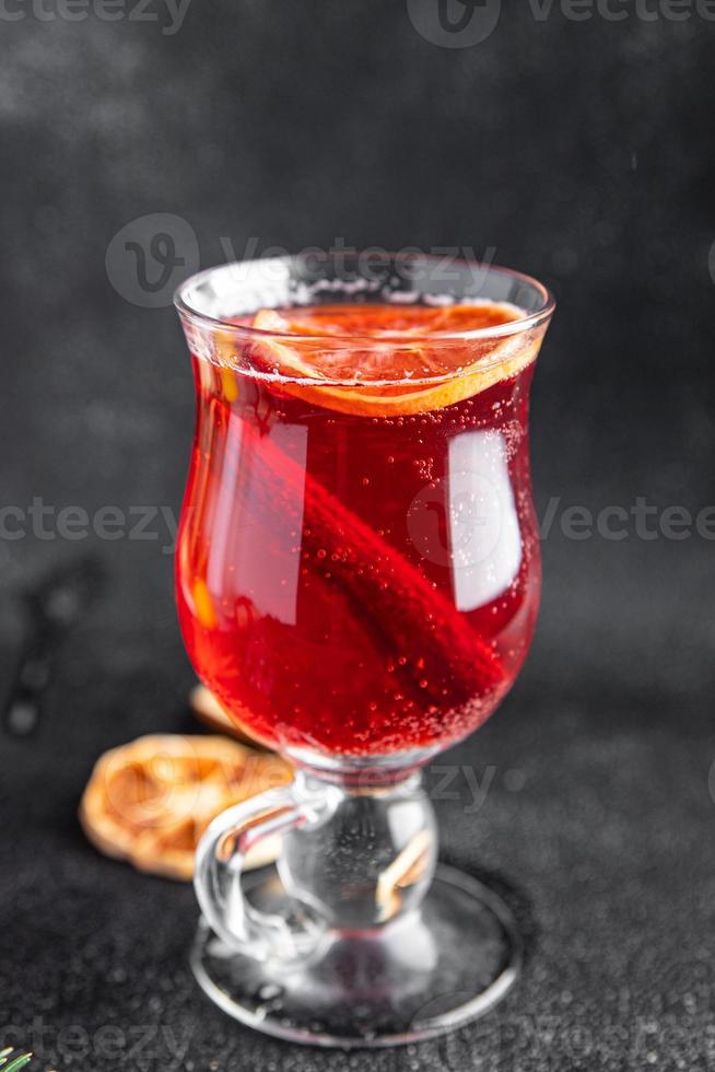 Glühwein Sekt Urlaub Weihnachtscocktail Beeren Süßes Dessert foto