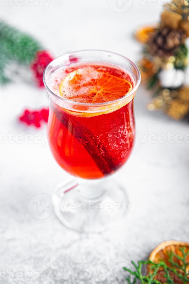 Glühwein Sekt Urlaub Weihnachtscocktail Beeren Süßes Dessert foto