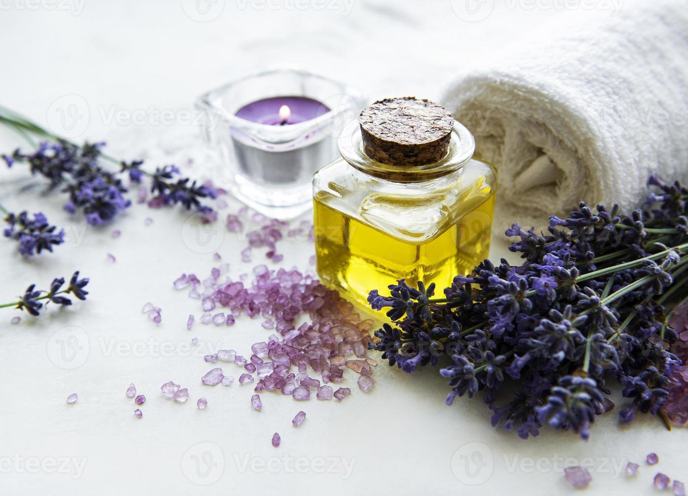 natürliche Bio-Spa-Kosmetik mit Lavendel. foto