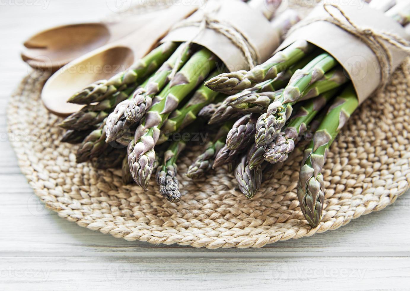 frischer grüner Spargel foto