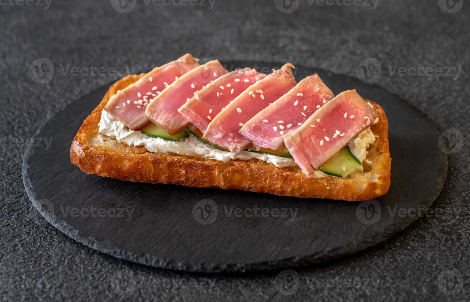 Sandwich mit Frischkäse und Thunfisch foto