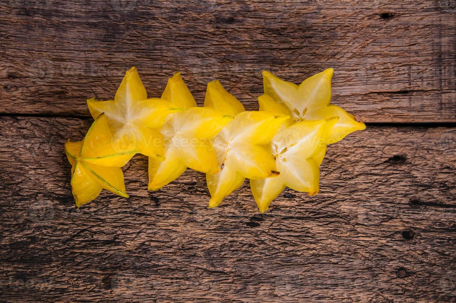 Sternfrucht halber Schnitt Sternapfel tropische Früchte foto