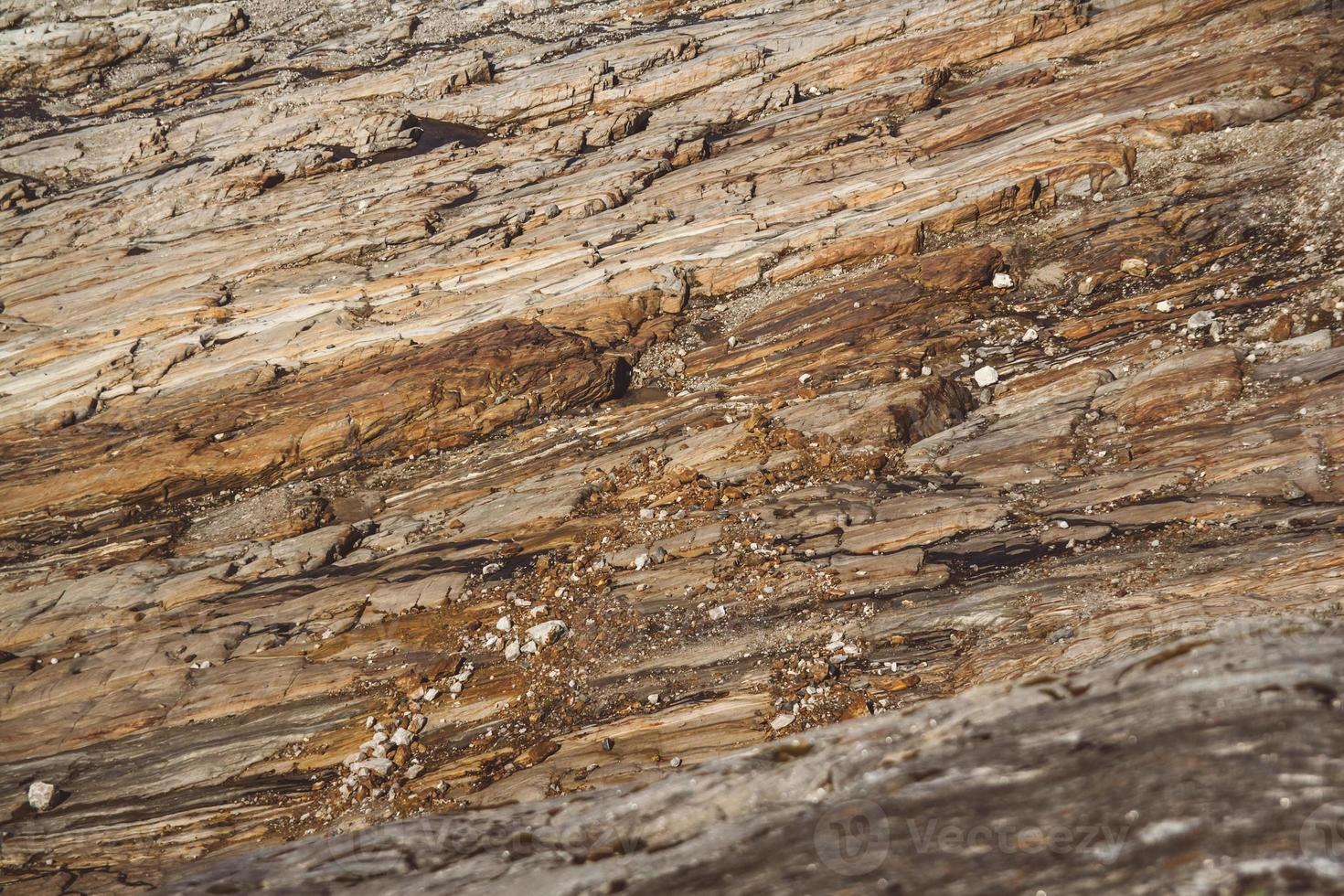 Steinbeschaffenheit aus Wellen erodieren, Naturhintergrund. Ansicht von oben. Platz kopieren. kann als Banner verwendet werden foto