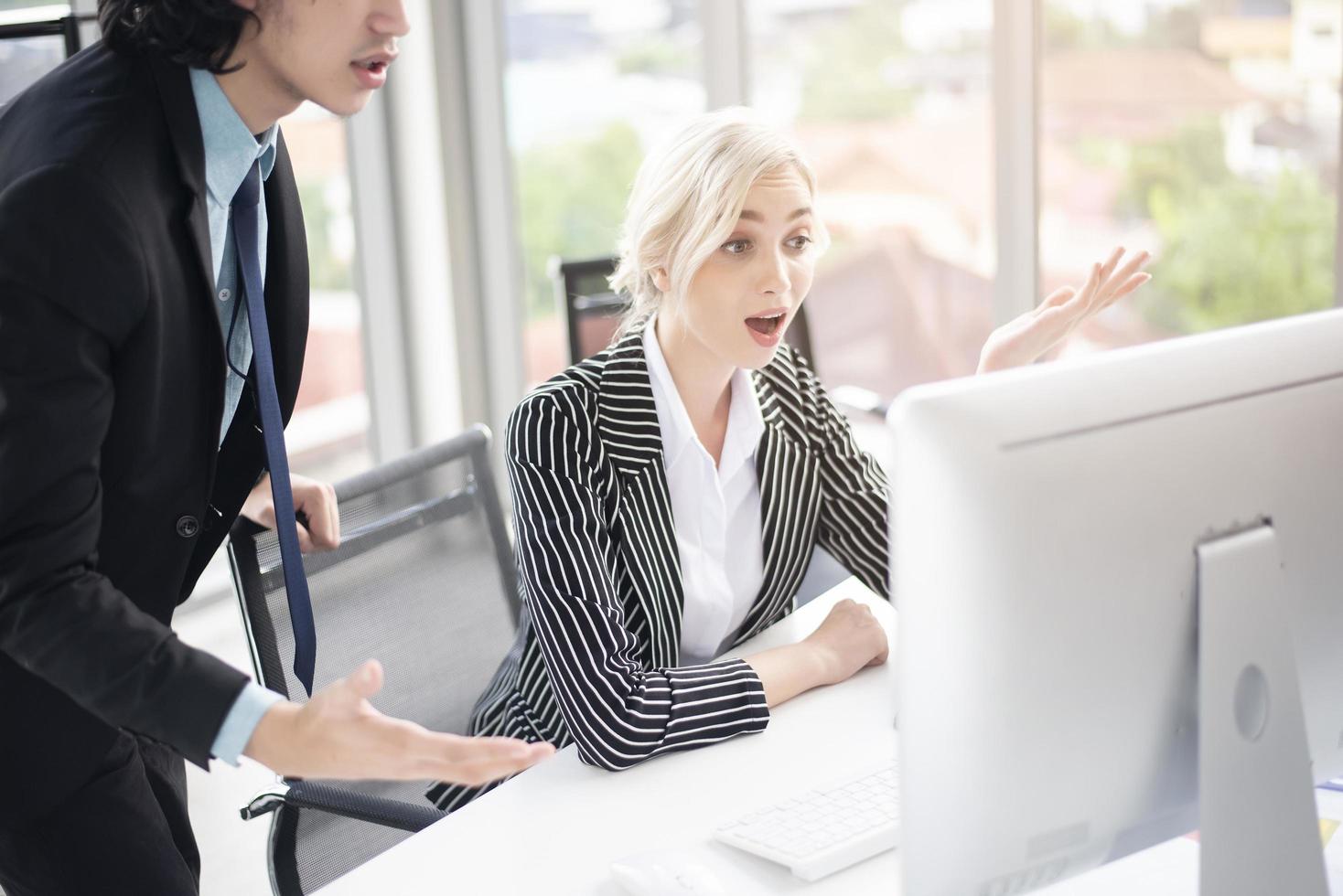 Geschäftsleute sind Stress mit Geschäftsproblemen foto