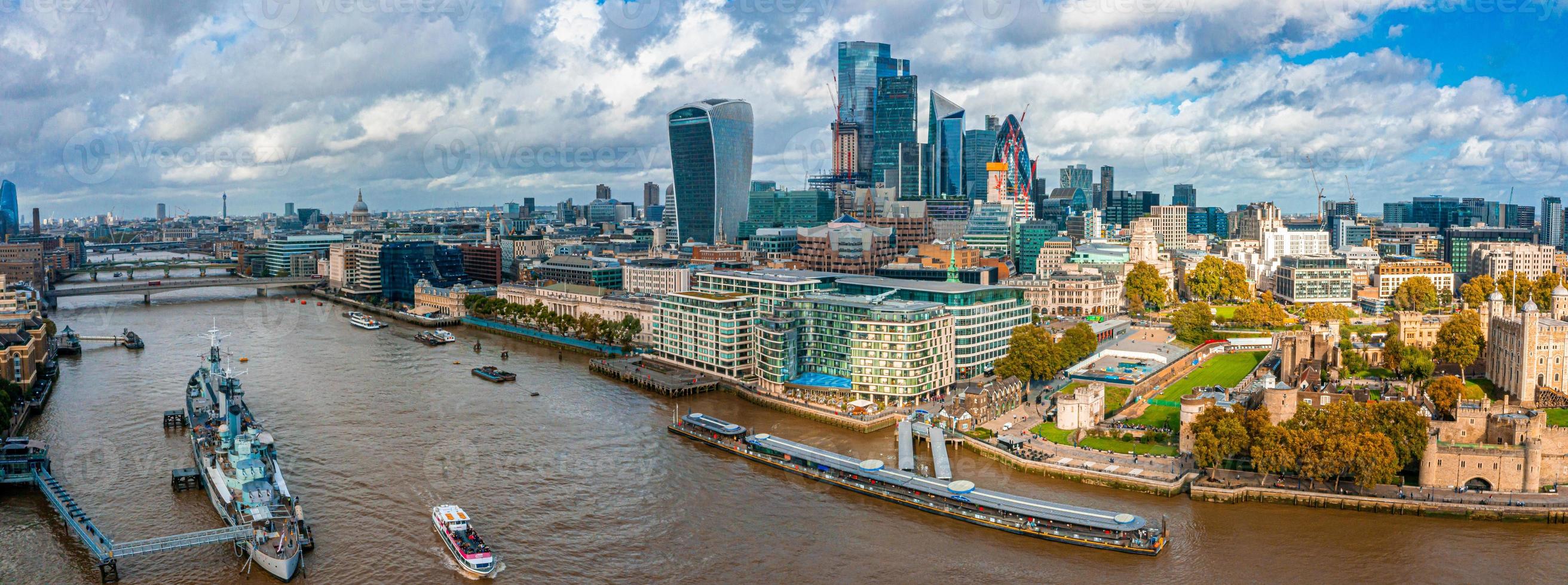 Luftpanoramaszene des Londoner Finanzviertels foto