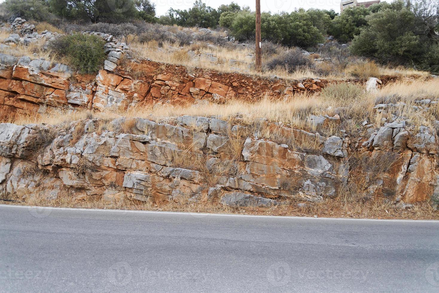 Asphaltstraße in den Bergen auf der Insel Kreta. foto