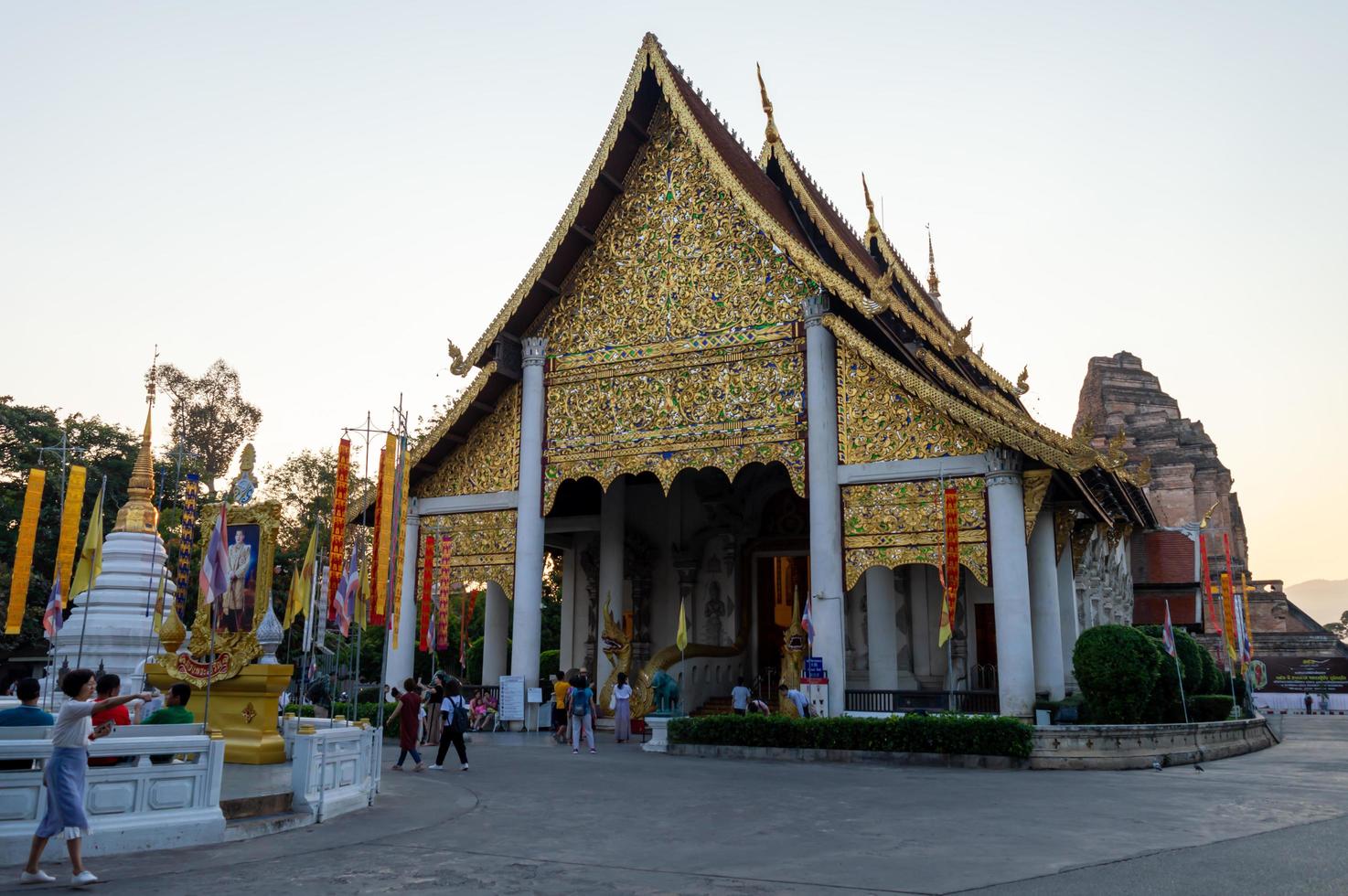 chiang mai thailand10 januar 2020wat chedi luang tempelerbaut während der herrschaft von phaya saen mueang könig rama vii der mangrai-dynastie.erwartet, in den jahren be1928 1945 gebaut zu werden. foto