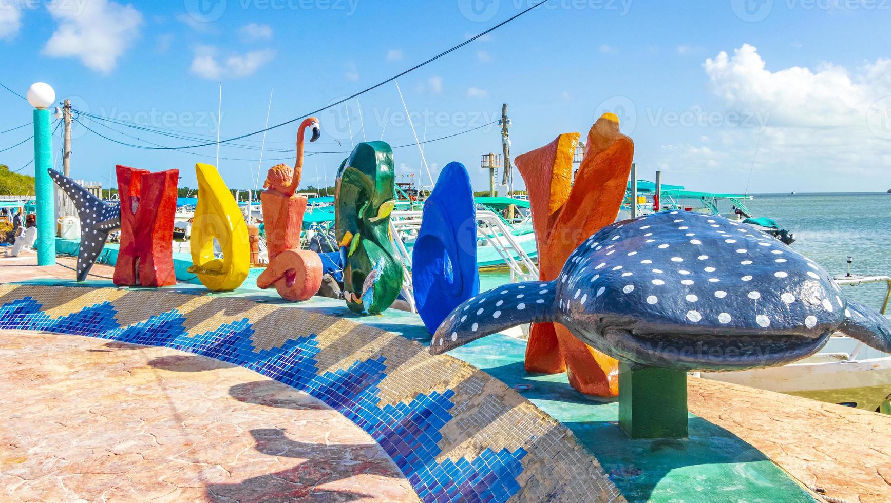 Holbox Island Pier bunte Willkommensbriefe und Anmeldung in Mexiko. foto