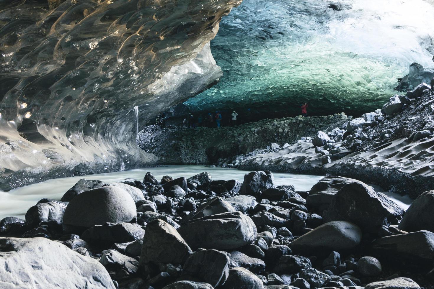 Eishöhlen im Gletscher bei Jokulsarlon, Island foto