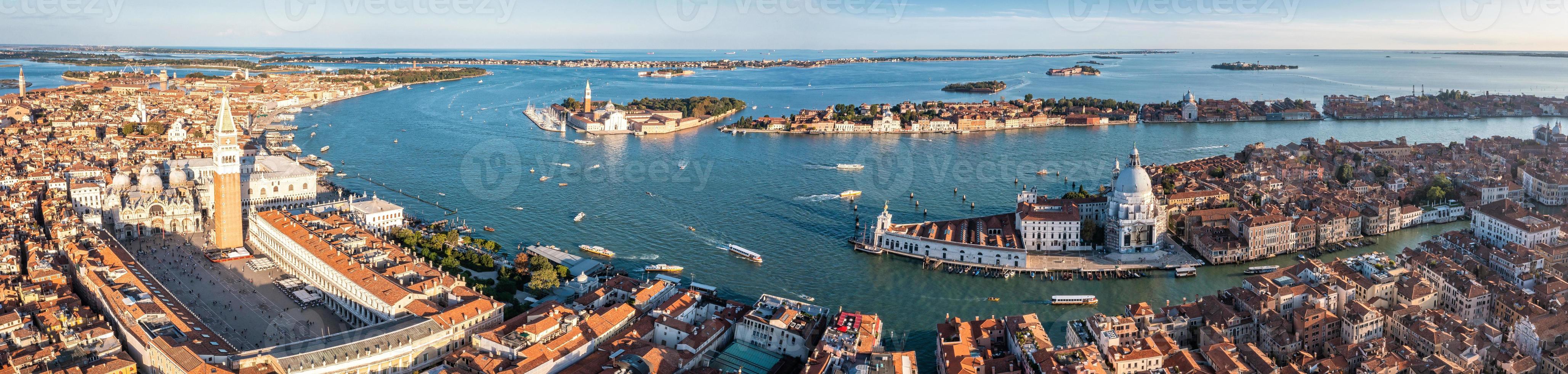 Luftaufnahme des ikonischen San Marco Square foto