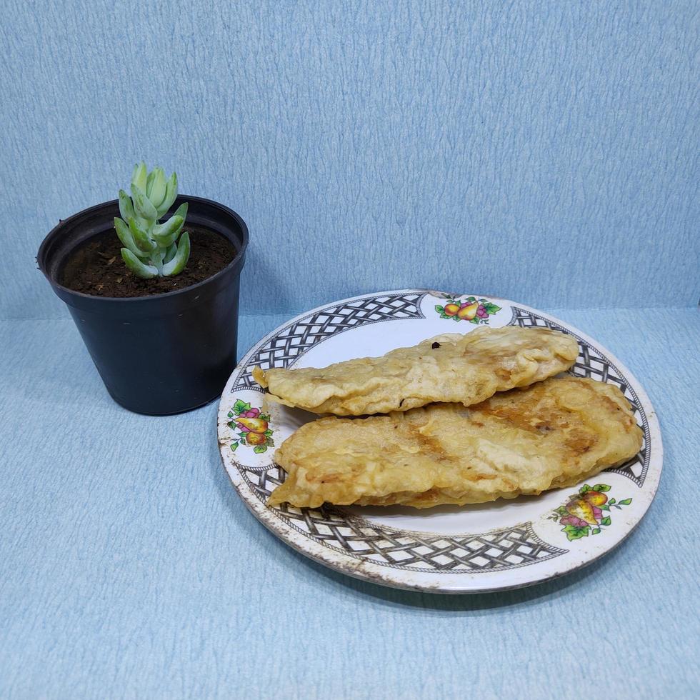 indonesisches traditionelles Essen mit saftigen Blumen foto