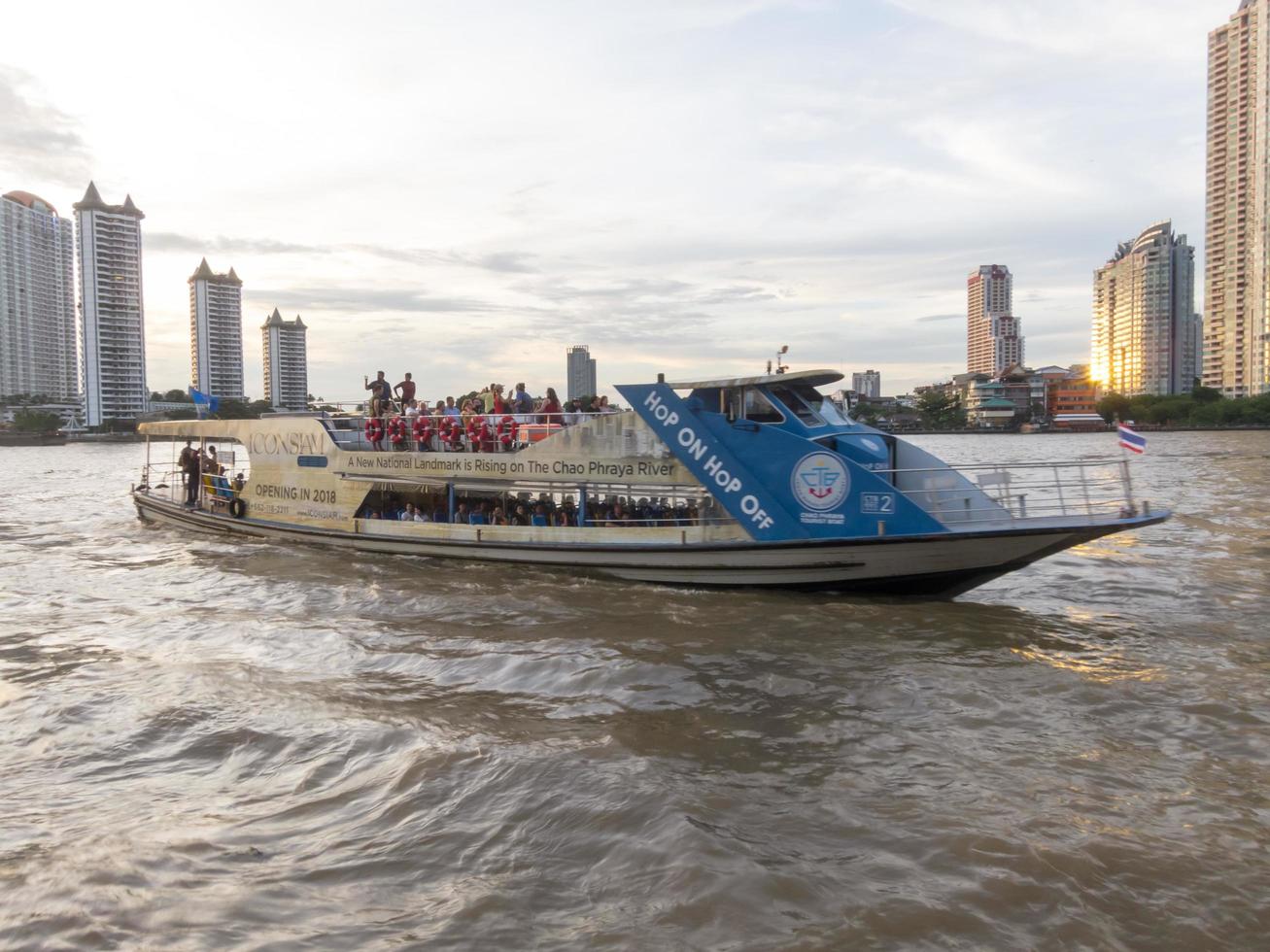 bangkokthailand17. september 2018fluss chao phraya am abend und in der dämmerung. am 17. September 2018 in Thailand. foto