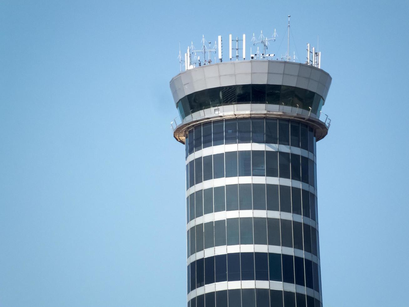 suvarnabhumi bangkok thailand31. oktober 2018 der flughafen suvarnabhumi hat den control tower the world'1 highrise tower 132,2 m und das drittgrößte passagierterminal der welt. auf bangkok thailand31 foto