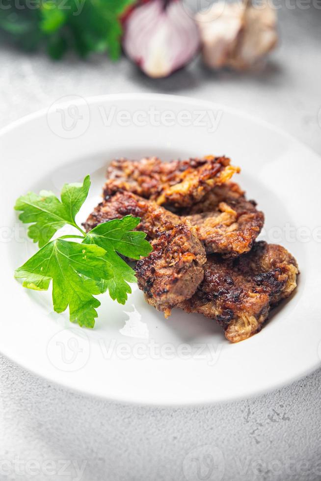 schweineleber gebratene stücke fleisch essen hintergrund foto