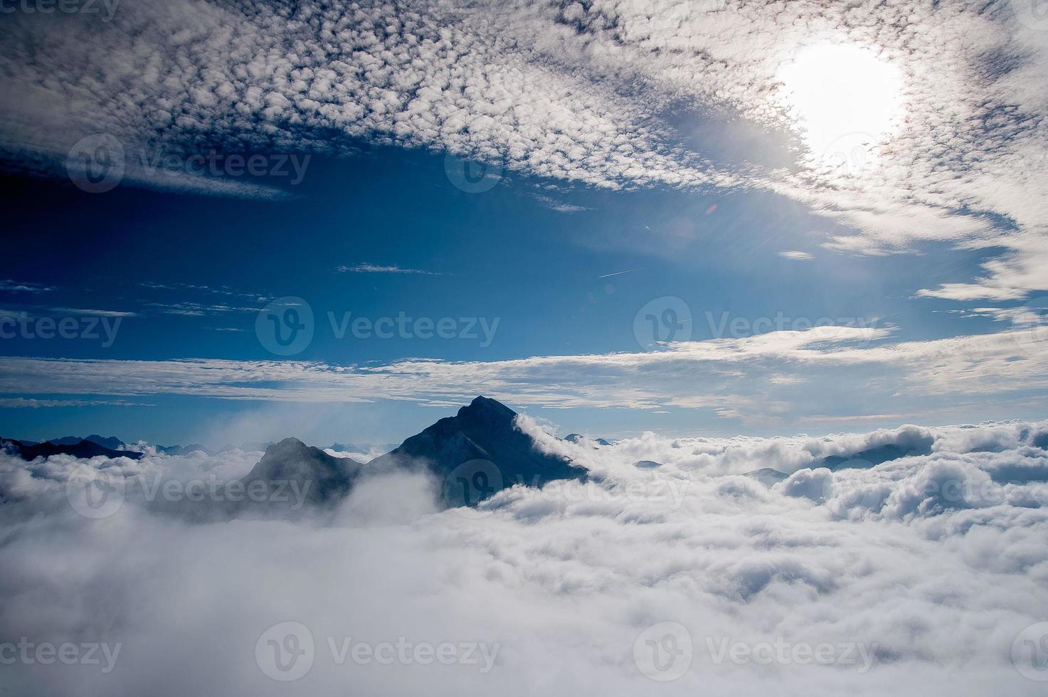 Morgendämmerung im Berg foto