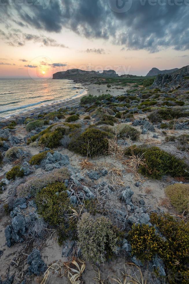 Blick auf den Sonnenuntergang in der Nähe von Falasarna Beach auf der Insel Kreta, Griechenland. foto