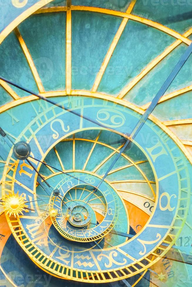 Droste-Effekt-Hintergrund basierend auf der Prager astronomischen Uhr. abstraktes Design für Konzepte im Zusammenhang mit Astrologie und Fantasy. foto